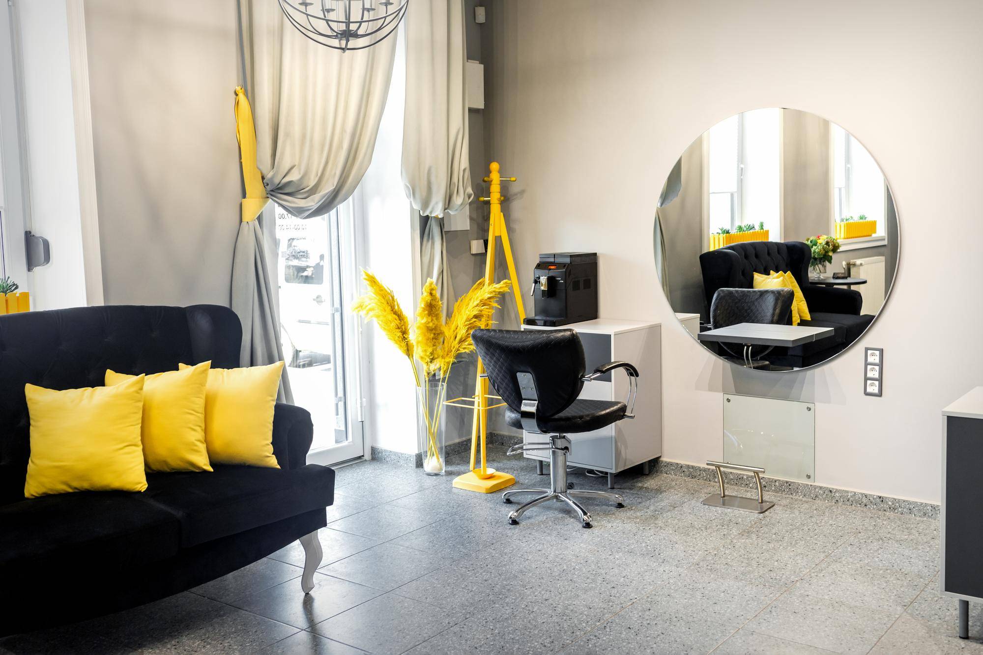 Jak urządzić salon zdjęciami by stworzyć wyjątkową atmosferę?